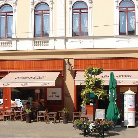 Bed and Breakfast Promenade Panzio à Miskolc Extérieur photo