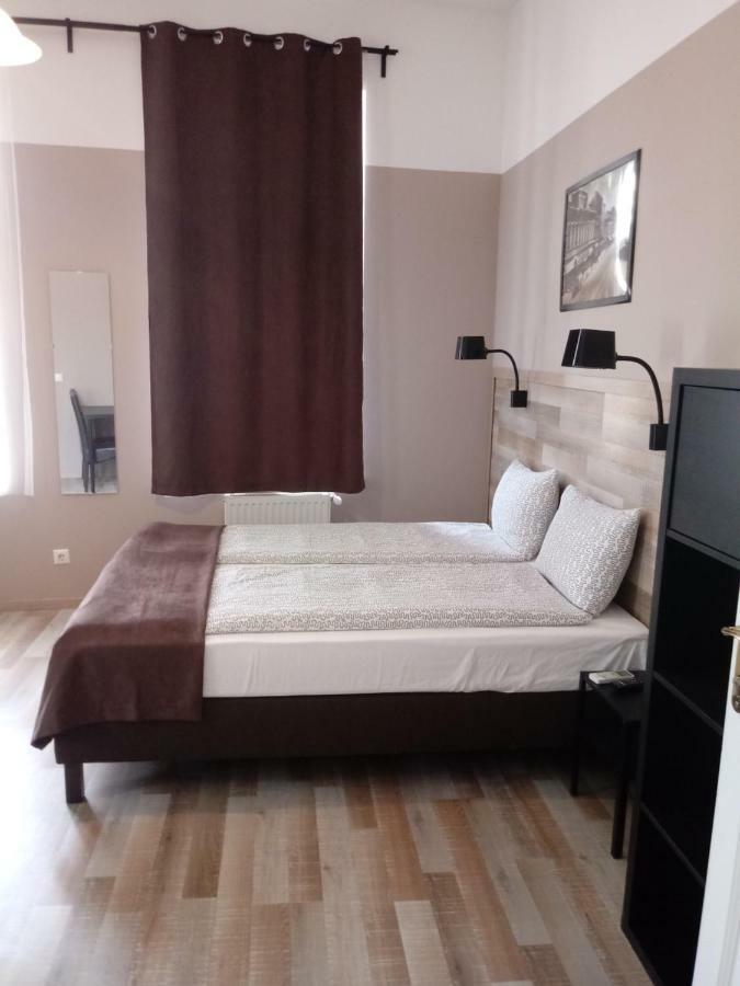 Bed and Breakfast Promenade Panzio à Miskolc Extérieur photo