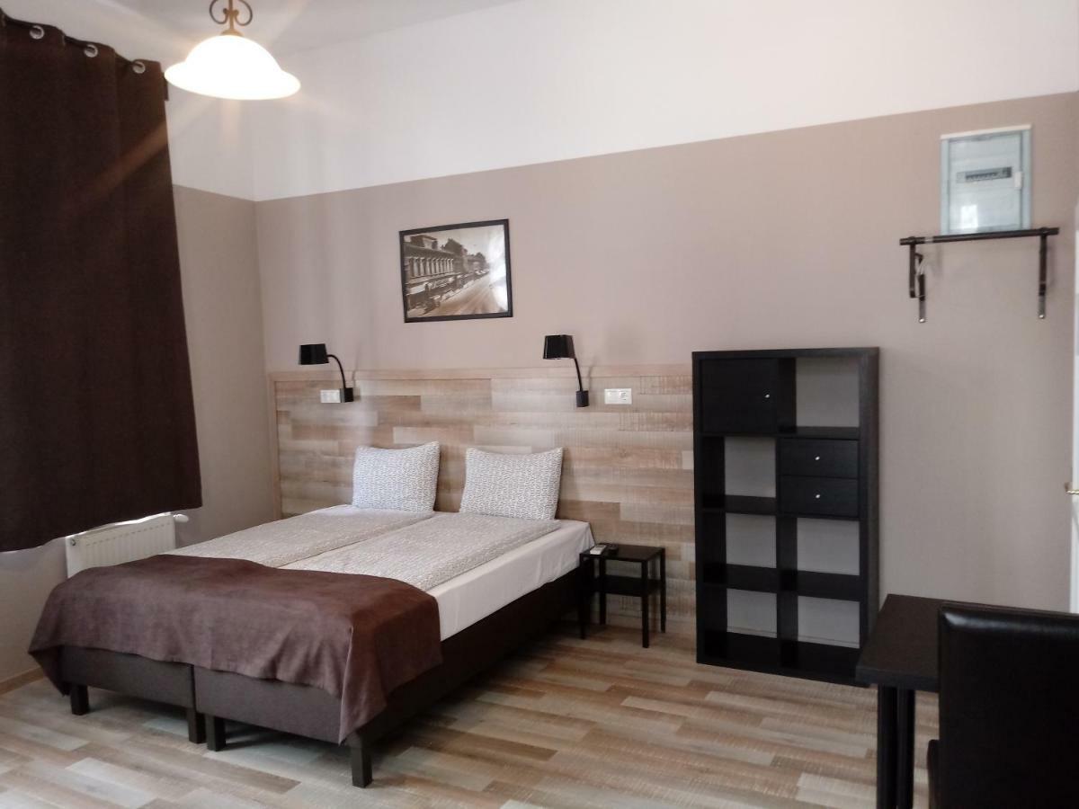 Bed and Breakfast Promenade Panzio à Miskolc Extérieur photo