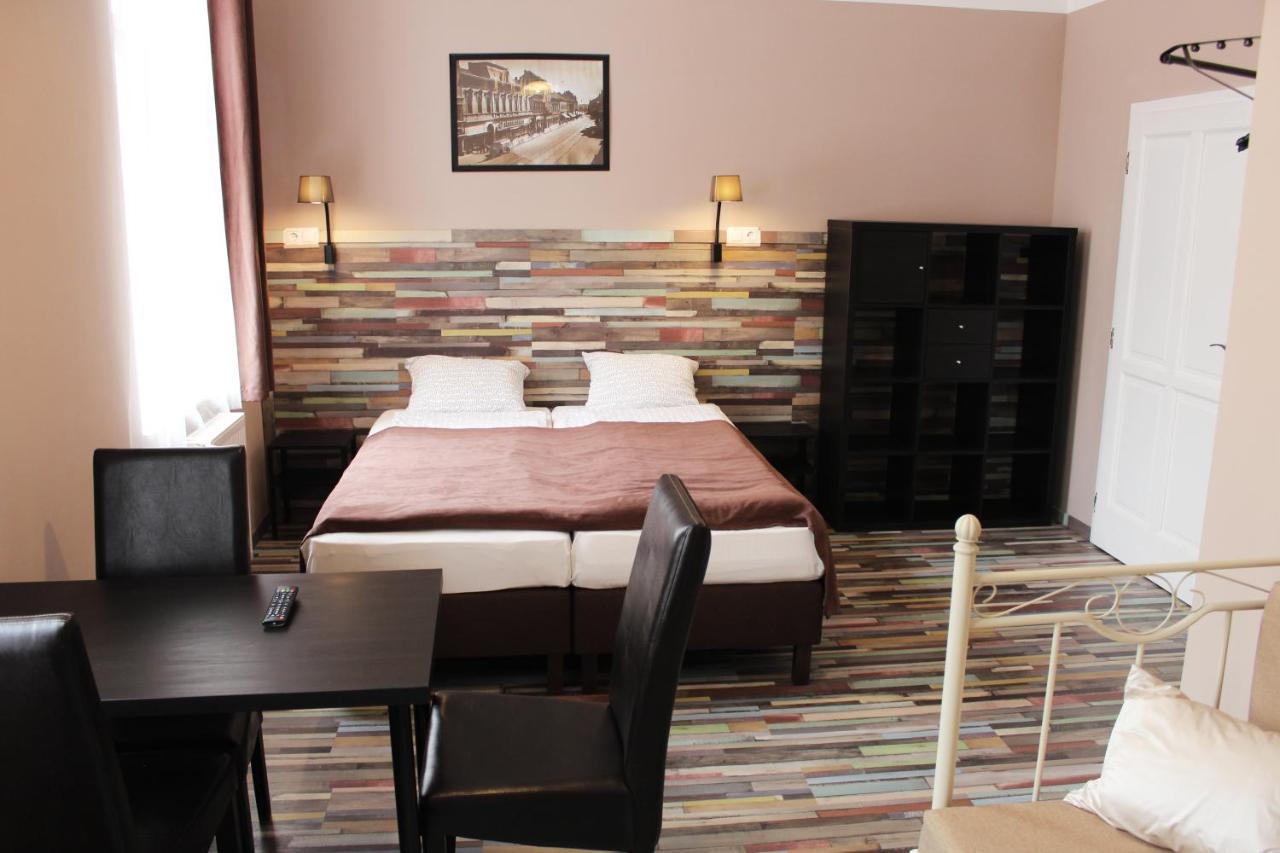Bed and Breakfast Promenade Panzio à Miskolc Extérieur photo