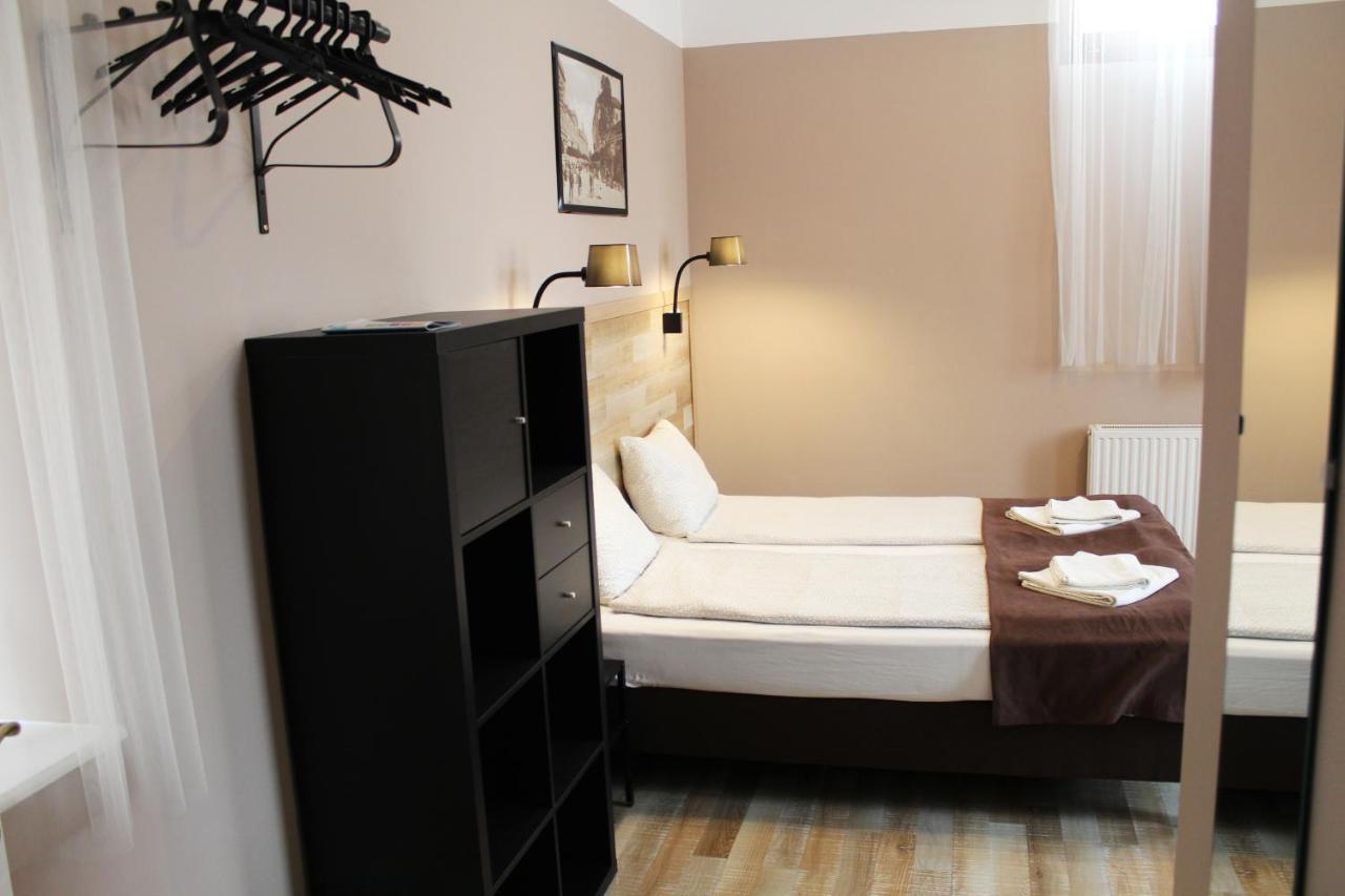 Bed and Breakfast Promenade Panzio à Miskolc Extérieur photo