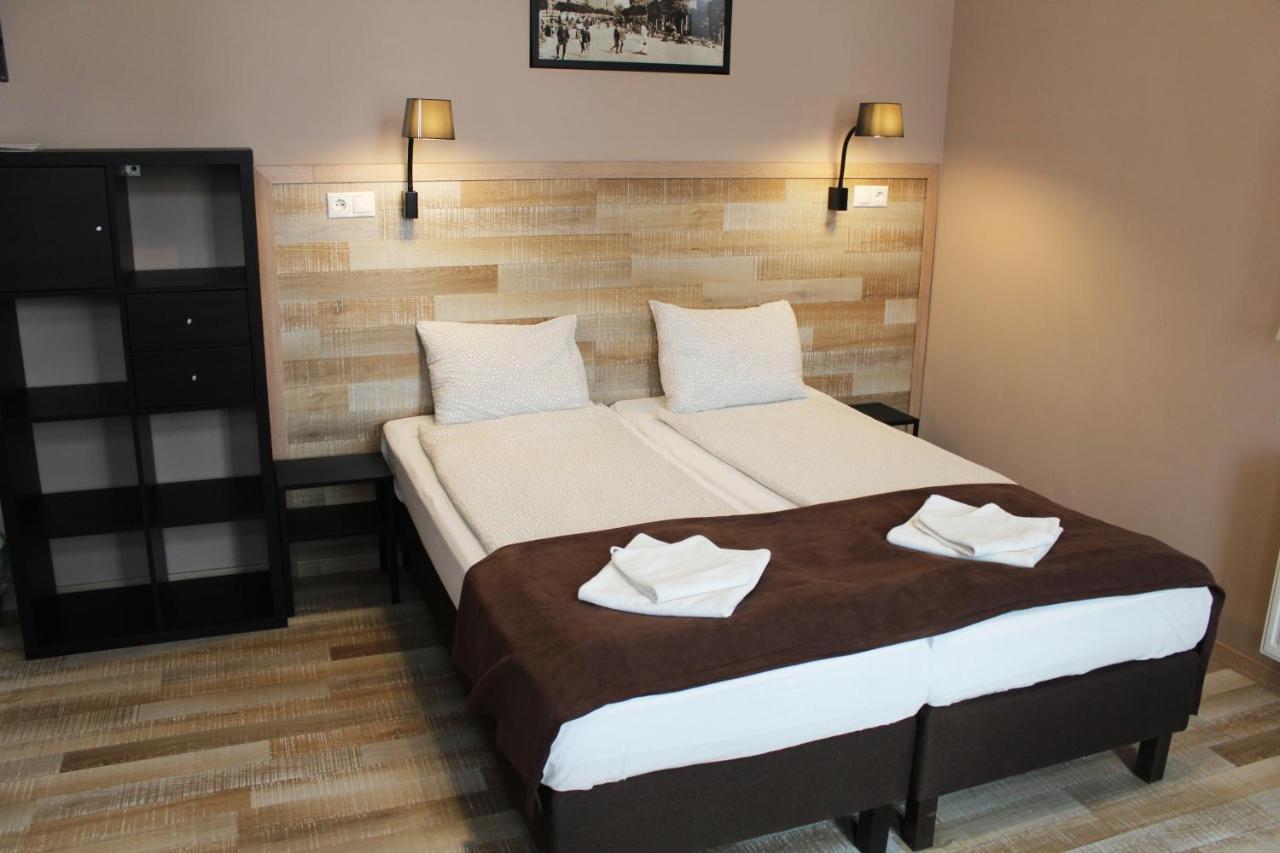Bed and Breakfast Promenade Panzio à Miskolc Extérieur photo