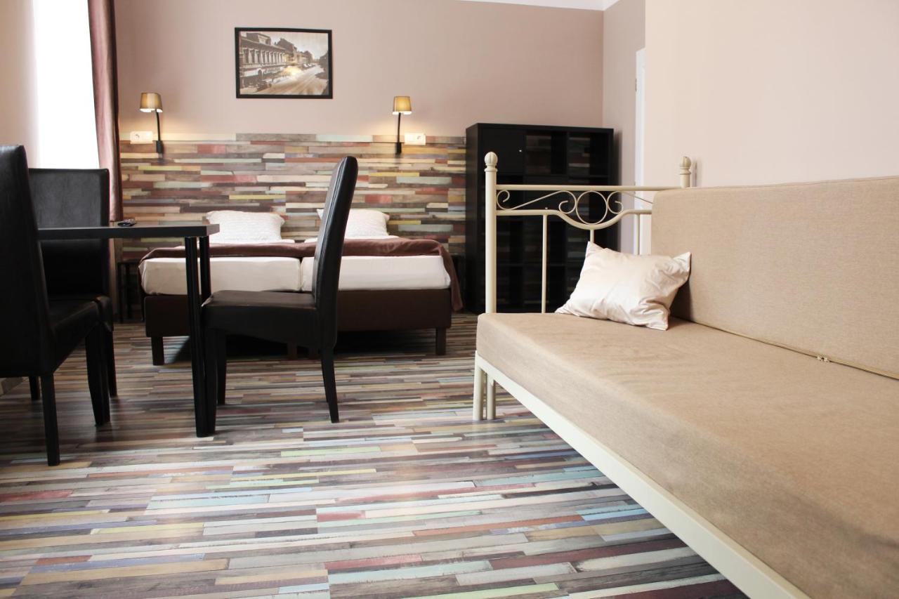 Bed and Breakfast Promenade Panzio à Miskolc Extérieur photo